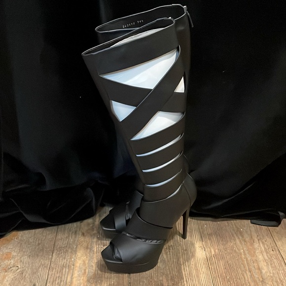 GUCCI LUXURY HELENA BLACK LEATHER CUT OUT HIGH HEEL TALL BOOTS - 9.5 - NIB!๐ฅ๐ซฆ - Picture 3 of 15